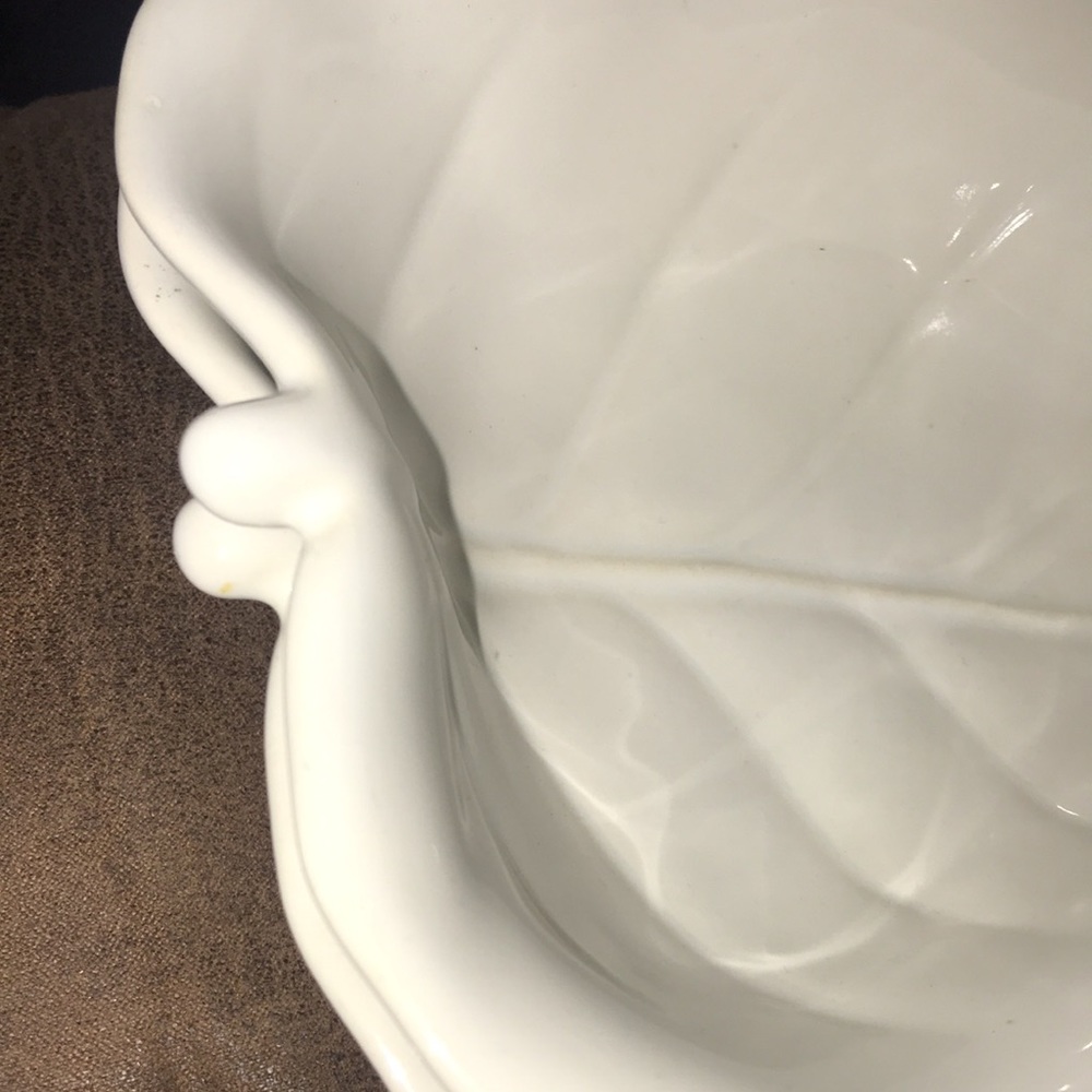 Small white ceramic leaf bowl by Cindy Crawford - Picture 4 of 7